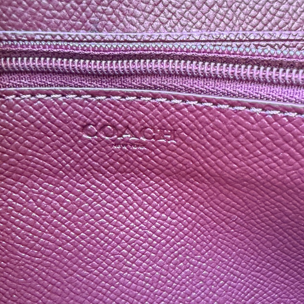 Vintage Coach Beige/Gold Leather Zip Wallet - Picture 15 of 15
